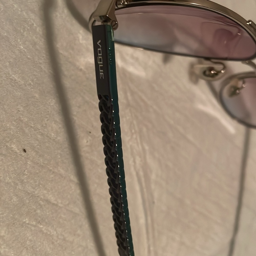 Vogue Shades two color lenses - Picture 2 of 4